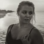Photo blonde dress